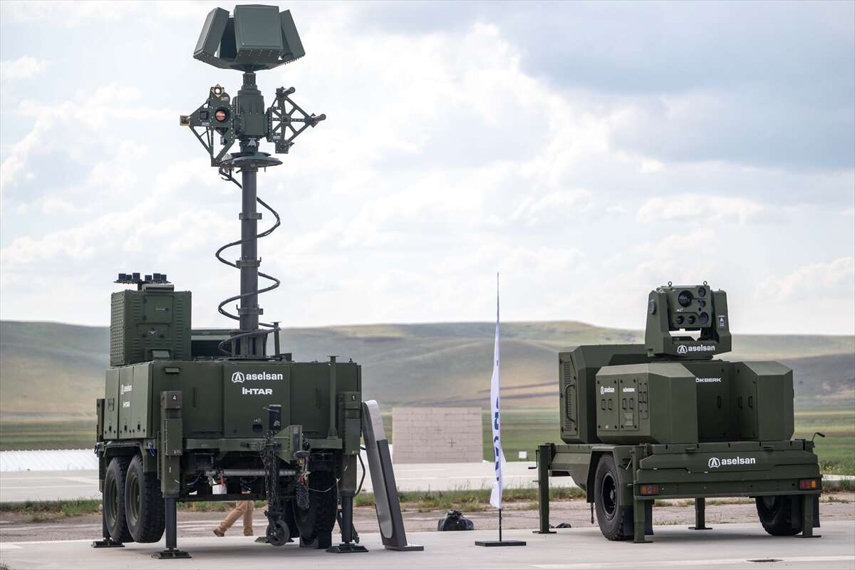 ÇELİKKUBBE gövde gösterisi yaptı! Dron sürüsüne karşı yerli kalkan devrede 12